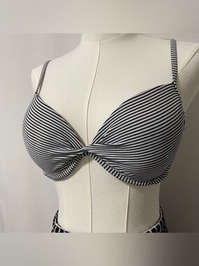 Xhilaration Navy Blue & White Striped Twist Front Push-Up Bikini Top D/DD
